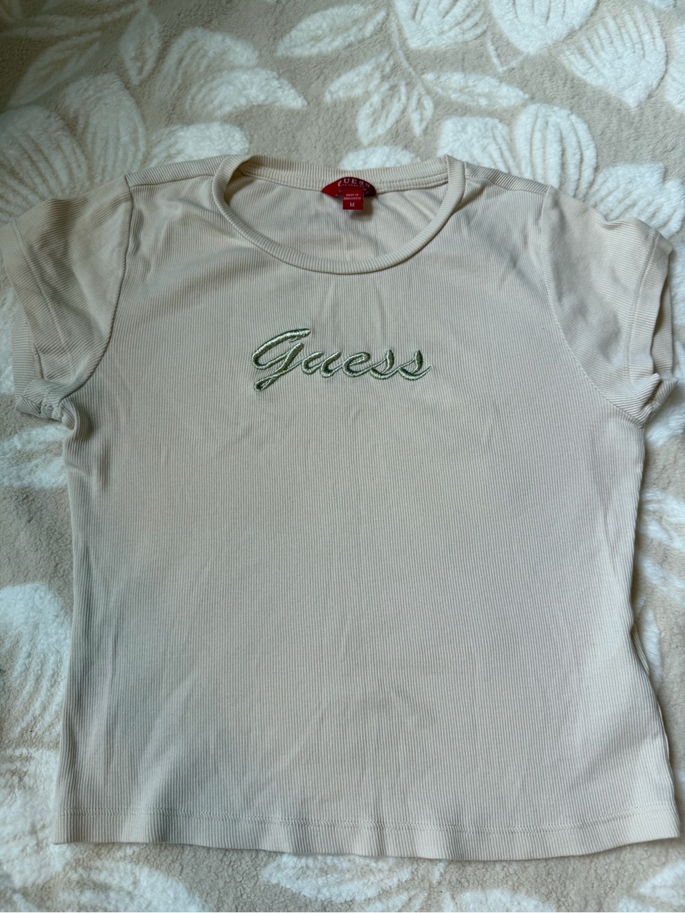 GUESS Cream Ribbed Short-Sleeve Tee with Green Script Logo - Picture 2 of 3